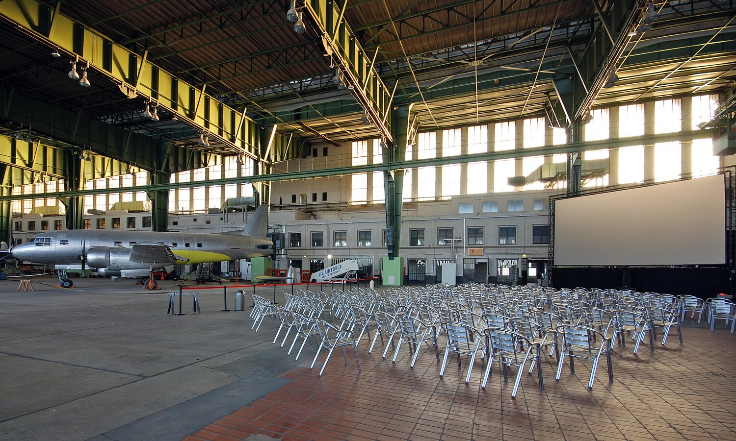 Mobile Kinoanlage Hangar Tempelhof